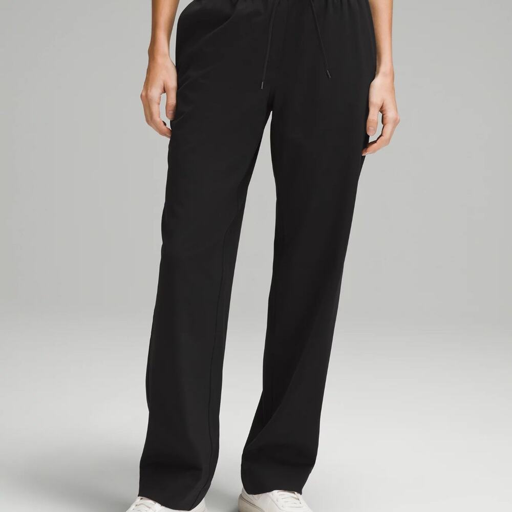 Women's Black Straight-Leg Mid-Rise Pant Luxtreme
Regular Size Medium NWOT